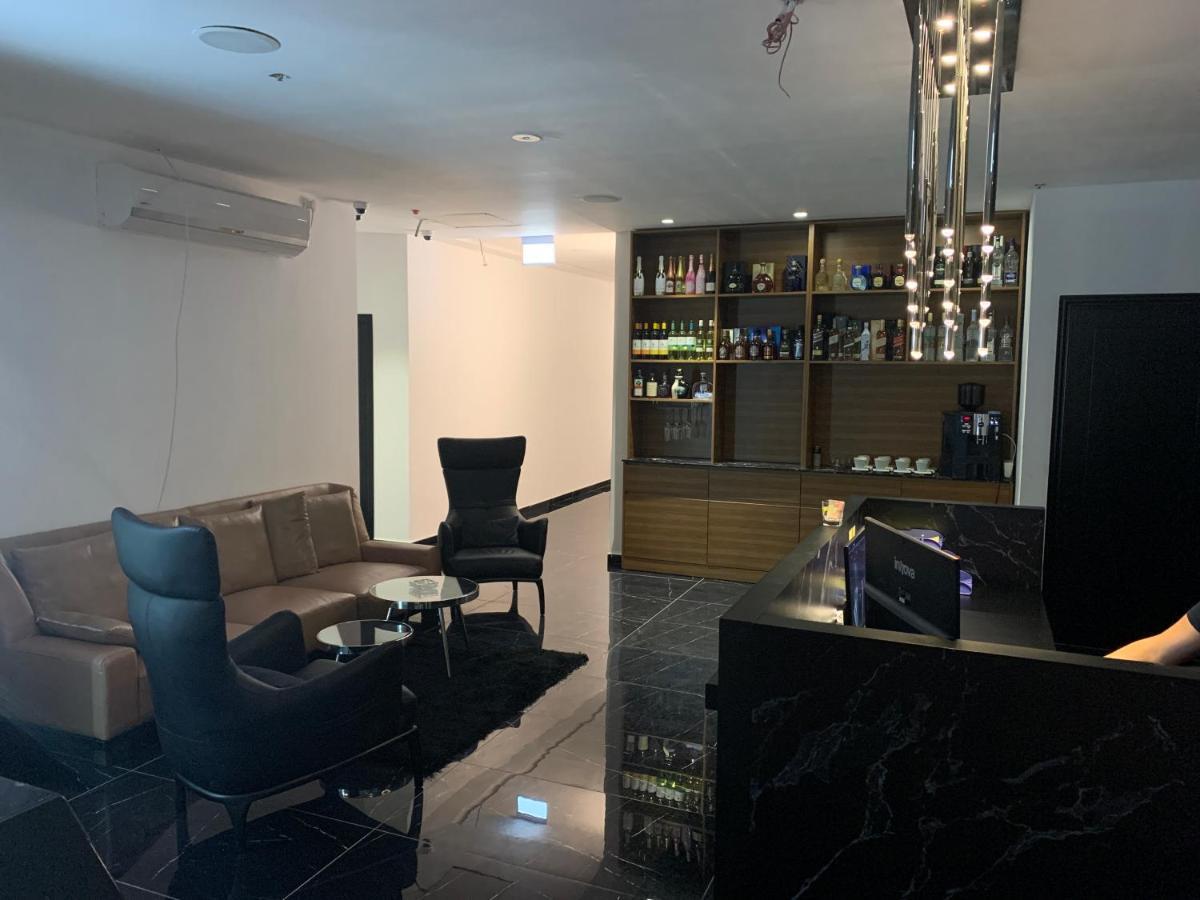 Royal Hotel Rishon Letzion Exterior foto